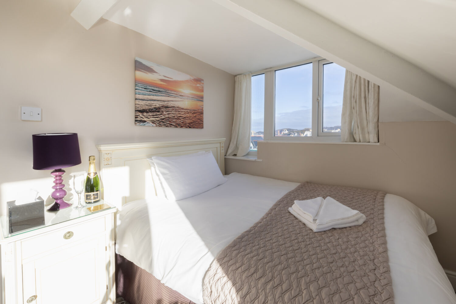 Room 14 - Pic 3