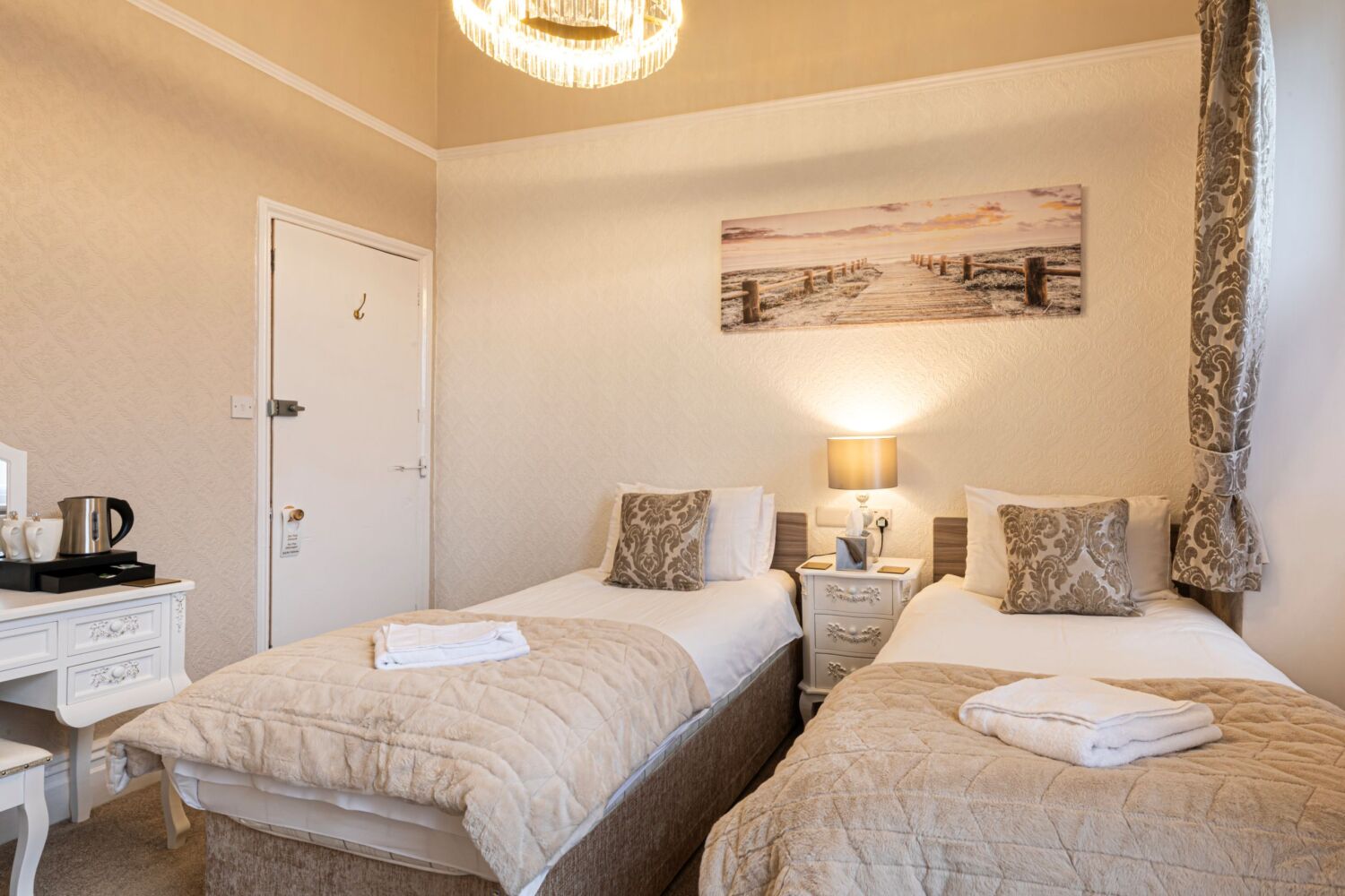 Room 3 - Pic 1 website